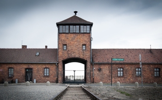 Campo de Auschwitz foi palco de mais de 1 milhão de morte de judeus. (Foto: Reprodução / Maxpixel)