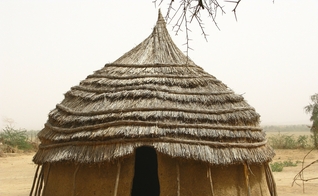 Moradia típica de vila nigeriana. (Foto: Reprodução / Pixabay)