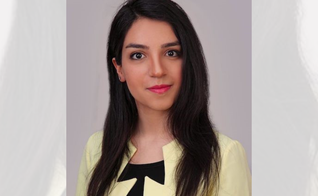 Mary Mohammadi está entre os que protestaram contra a negação da educação aos cristãos de língua farsi no Irã. (Foto: Reprodução / Artigo 18)