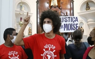 O vereador Renato Freitas (PT), na invasão à Igreja do Rosário, em Curitiba. (Foto: Instagram/Renato Freitas).