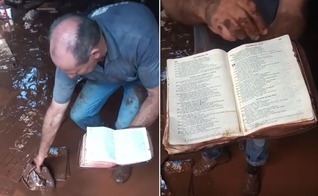 Empresário encontrou a Bíblia em meio a lamaçal que inundou serraria durante enchente. (Foto: Arquivo pessoal)