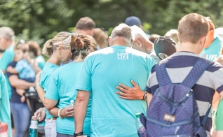 Ativistas pró-vida em oração contra o aborto. (Foto: Reprodução / Instagram Love Life)