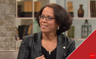 Bassma deixou o Islã para se tornar seguidora de Jesus. (Foto: YouTube/100 Huntley Street).