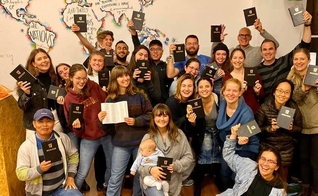 A Eastern European Mission semeou a Palavra de Deus em 32 países e 23 idiomas. (Foto: Facebook/Eastern European Mission).
