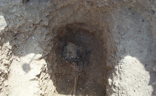 Sepultura com os restos de um esqueleto masculino adulto, uma das sepulturas do cemitério romano-britânico. (Foto: Wessex Archaeology / Creative Commons)