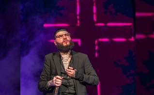 Farruko atingiu o auge do sucesso com o hit "Pepas", que promove o uso de drogas. (Foto: Instagram/Farruko)