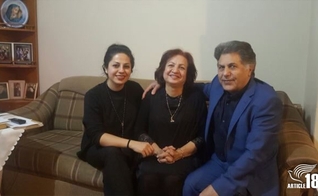 Pastor Hekmat Salimi com a esposa e a filha. (Foto: Article 18).
