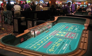 Mesa de apostas. (Foto: Agência Brasil / Senado Federal)