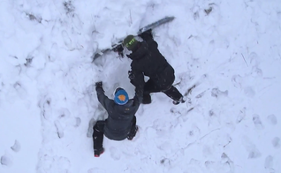 Os irmãos Michael Walsh e Matt foram atingidos por uma avalanche enquanto esquiavam. (Foto: Reprodução/CBN News).
