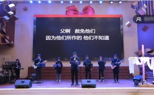 Culto online foi liberado durante a pandemia de Covid-19, mas agora se tornou ilegal. (Foto: Portas Abertas)