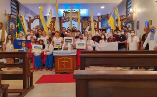 Os membros da Paróquia Ortodoxa Ucraniana em Canoas (RS) oraram pelo fim da guerra. (Foto: Esdras De Lima).