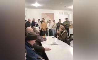 Cerca de 75 pessoas se reuniram na Igreja Batista Central para cultuar a Deus. (Foto: Reprodução/Twitter/Eric Costanzo).