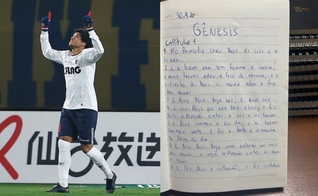 Leandro Moura copiou a Bíblia de Gênesis a Apocalipse. (Foto: F.C. Tokyo/Instagram/Leandro Moura)
