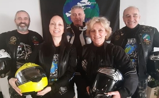 Membros do motoclube Three Angels. (Foto: Reprodução/Adventist Review/TED)