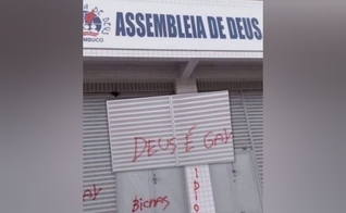 A Assembleia de Deus em Jaboatão dos Guararapes foi alvo de vandalismo. (Foto: Portal da Prefeitura).