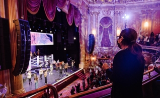  Para Keller, o modelo de megaigreja é prejudicial ao desenvolvimento espiritual da congregação. (Foto: Facebook/Times Square Church). 