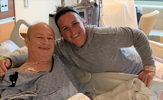 A farmacêutica Kathleen Kirkland e o pastor Donnie Pickeral. (Foto: YouTube/ WXII 12 News).