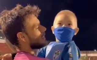 Thomazella, goleiro da Portuguesa e seu filho Gustavo. (Foto: Captura de tela/Instagram Thomazella Oficial)