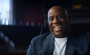 O ex-atleta da NBA, Magic Johnson, em documentário “They call me Magic”. (Foto: Captura de tela AppleTV+)