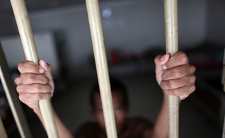  O líder foi detido, depois de uma denúncia de um vizinho. (Foto: Imagem ilustrativa/Josh Estey for AusAID/Flickr).