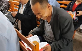 Chineses voltam a receber Bíblias. (Foto: Reprodução/Facebook Bible for China)