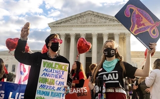 O anúncio acontece depois do vazamento de documentos, apotando a anulação do aborto nos EUA. (Foto: Facebook/PAAU).