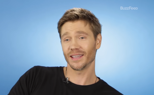 Chad Michael Murray testemunhou a fé de sua família em Deus. (Foto: YouTube/BuzzFeed Celeb).