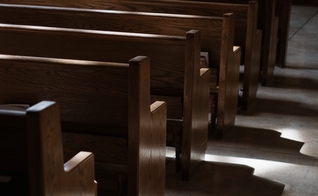 A pesquisa do Datafolha revelou um aumento do número dos “sem religião''. (Foto: Unsplash/Josh Applegate).