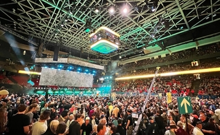 Mais de 20 mil pessoas participam do Boise Harvest, na Extra Mile Arena. (Foto: Facebook Greg Laurie)