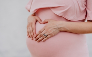 Uma mãe de 38 anos foi autorizada a abortar seu bebê de seis meses. (Foto: Unsplash/Juan Encalada).