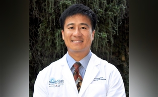  John Cheng, um médico esportivo, morreu tentando proteger sua congregação.   (Foto: Twitter/OC Sheriff Don Barnes).