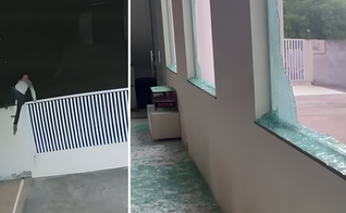 Homem invade igreja com picareta e depreda portas e janelas de vidro. (Foto: YouTube Pr. Seles Albert)