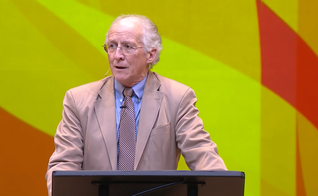 John Piper diz que a Bíblia deixa claro que estaremos com Jesus logo depois que morrermos. (Foto: YouTube/Desiring God).