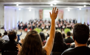O Pentecostes celebra o derramamento do Espírito Santo na Igreja. (Foto: Facebook/Assembleia de Deus de Canoas).
