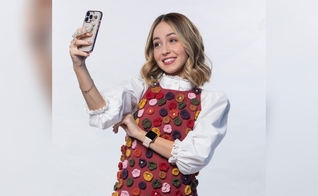 A trama vai acompanhar a vida e os conflitos da influencer digital Mirela. (Foto: Instagram/Todas as Garotas em Mim).