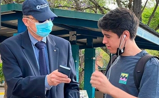 Em apenas oito dias, o ministério entregou 8 mil exemplares na última ação no país caribenho. (Foto: Gideões Internacionais).