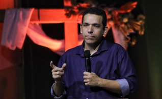 O pastor David Riker aconselha jovens cristãos sobre relacionamento nas redes sociais. (Foto: David Riker).