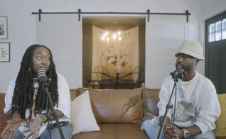 Jackie Hill Perry e seu marido, Preston Perry, deram conselhos sobre namoro aos solteiros cristãos. (Foto: YouTube /With The Perrys).