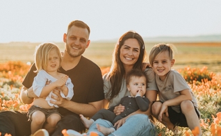 A Buffer Insurance custeará os gastos com adoção e parto para seus funcionários. (Foto: Imagem ilustrativa/Unsplash/Nathan Dumlao).