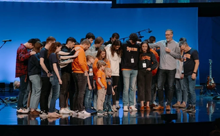 Imagem de culto na Cornerstone Church. (Foto: Cornerstone Church of Ames)