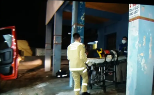 O grupo de cristãos encontraram e socorreram um homem gravemente ferido. (Foto: Banda B/Cristiano Vaz).