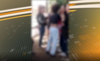 Momento da briga entre os alunos. (Foto: Captura de tela/Vídeo Ricmais)