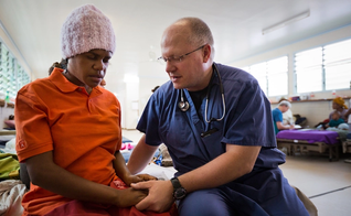 O Dr. Allan Sawyer serve como médico missionário na Samaritan’s Purse. (Foto: Cortesia de Allan Sawyer/The Christian Post).