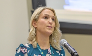 Ministra da Justiça da Irlanda, Helen McEntee. (Foto: Reprodução/Wikimedia Commons)