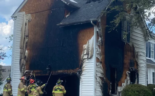 O fogo destruiu totalmente a casa, mas a família Smith foi protegida por Deus. (Foto: GoFundMe).
