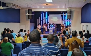 O número de cristãos protestantes chegou a 30% na República Dominicana.     (Foto: Imagem ilustrativa/Facebook/Iglesia de La Alabanza Alcarrizos).