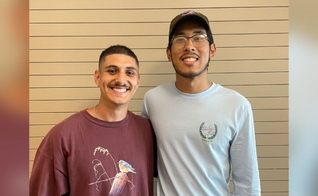 Josiah Negron [à esquerda] discipulou Tenzin Dhondup, que hoje é missionário. (Foto: AG News)