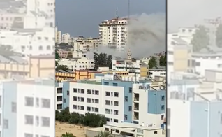 Cenas do início do bombardeio israelense em Gaza. (Captura de tela/Twitter/@qudsn)