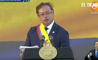 Gustavo Petro assume a presidência da Colômbia. (Captura de tela/YouTube/El Tiempo).