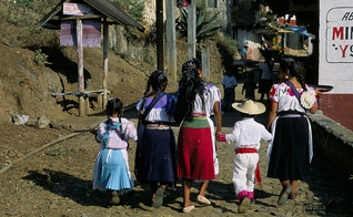 Toda a família da criança de 11 anos foi transformada por Deus. (Foto: Imagem ilustrativa/Flickr/Curt Carnemark/World Bank).